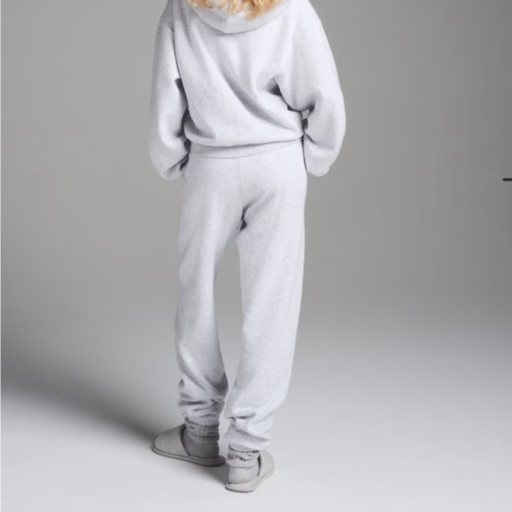 SKIMS Cotton Fleece Classic Jogger in Light Heather Grey; Size XS - Picture 3 of 8